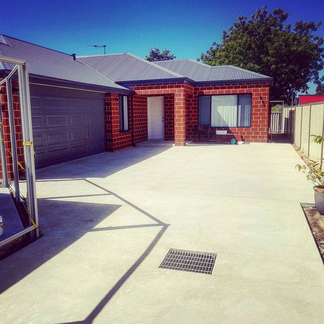 perth concrete driveway with liquid limestone